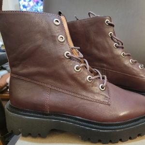 The Rayna lace up boot in leather